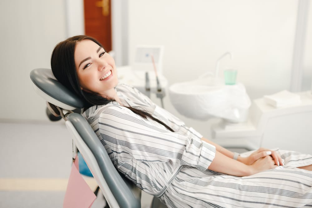 A smiling patient gives a thumbs up while sitting in a dental chair, showing relief and satisfaction after receiving immediate dental care – Emergency Dentist in San Fernando, CA.